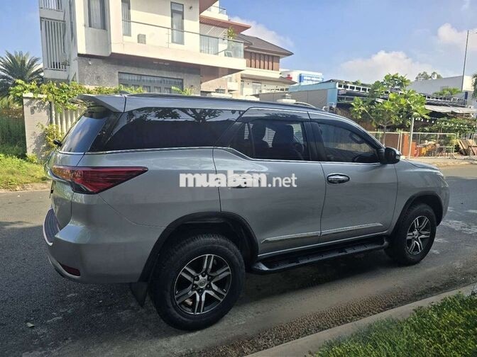 Toyota Fortuner 2017 2.4 MT 7 chỗ bạc