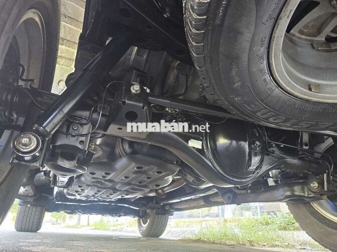 Toyota Fortuner 2017 2.4 MT 7 chỗ bạc