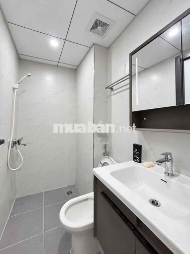 Phòng full nội thất ô tô đỗ cửa cuối Hồ Tùng Mậu Nam Từ Liêm