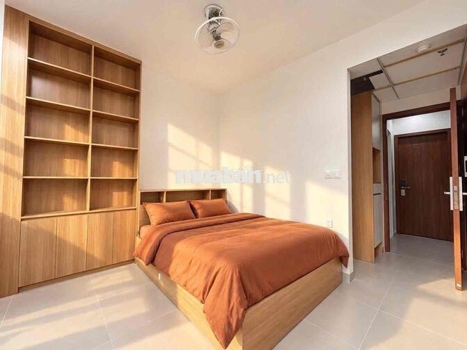 Phòng full nội thất ô tô đỗ cửa cuối Hồ Tùng Mậu Nam Từ Liêm