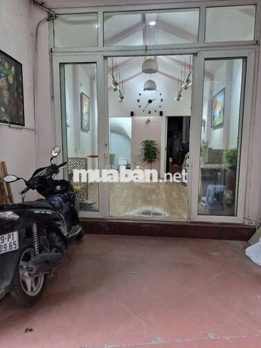 Cho thuê cửa hàng sạch đẹp, khép kín, mặt tiền rộng, ngõ ô tô thông