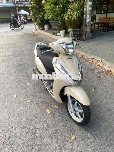 Honda Lead 2017 màu Vàng kem