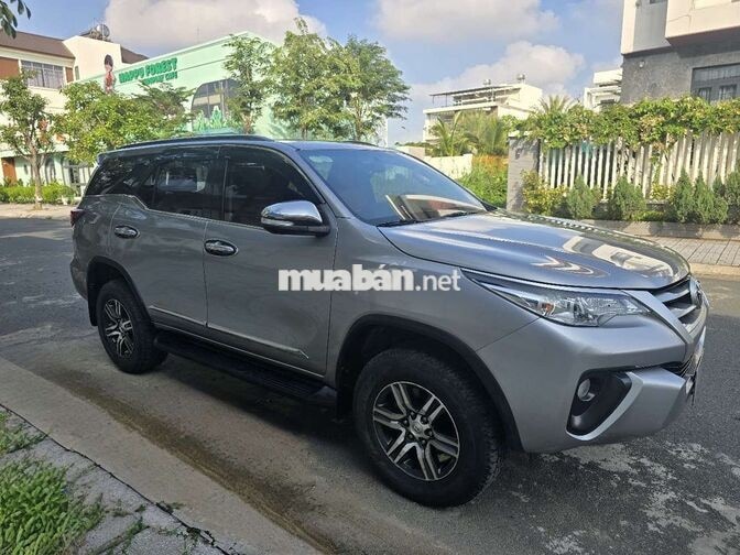 Toyota Fortuner 2017 2.4 MT 7 chỗ bạc
