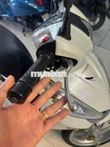 Honda SH300i 2018 màu Trắng
