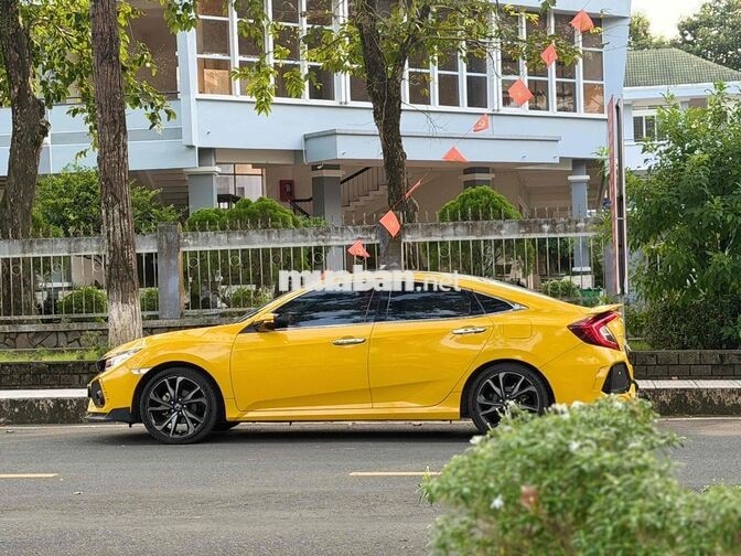 Honda Civic 1.5 Turbo 2020 5 vạn km Vàng