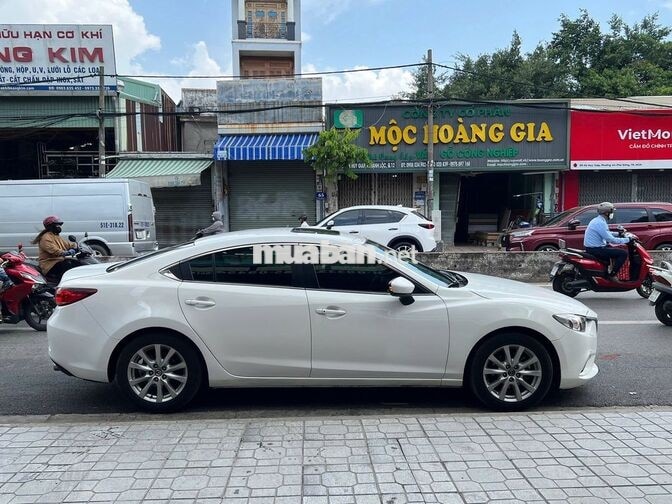 Mazda 6 model 2016 số tự động màu trắng