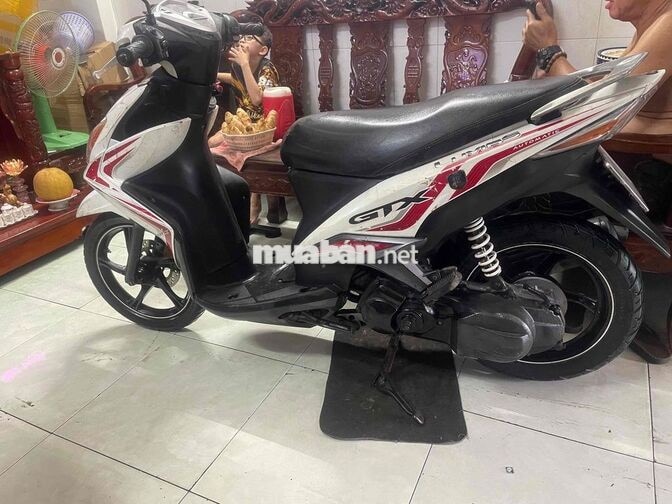 Yamaha Luvias GTX 2013 màu Trắng đỏ