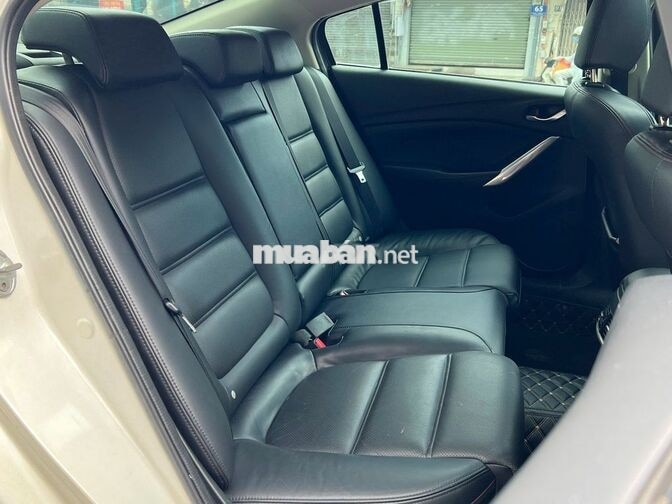 Mazda 6 model 2016 số tự động màu trắng