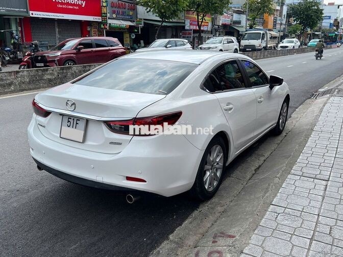 Mazda 6 model 2016 số tự động màu trắng