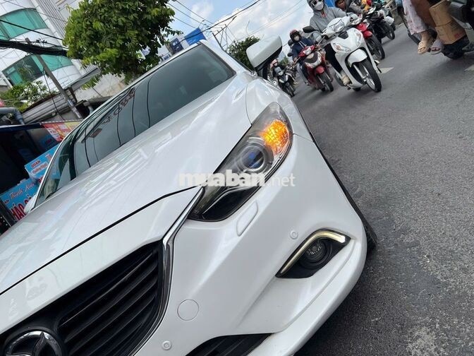 Mazda 6 model 2016 số tự động màu trắng