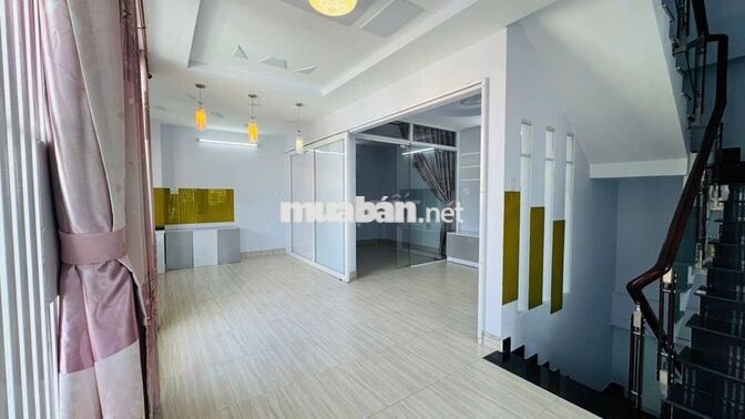 Bán nhà căn góc 6x10m 2 lầu, KDC Bình Hưng