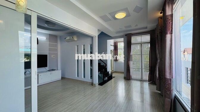 Bán nhà căn góc 6x10m 2 lầu, KDC Bình Hưng