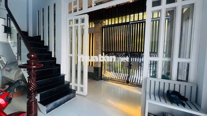 Bán nhà căn góc 6x10m 2 lầu, KDC Bình Hưng