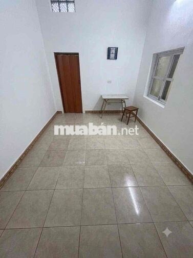 cho thuê nhà phố Đại La 50m2 cấp 4 giá 6 triệu/1th 20m ra mặt phố
