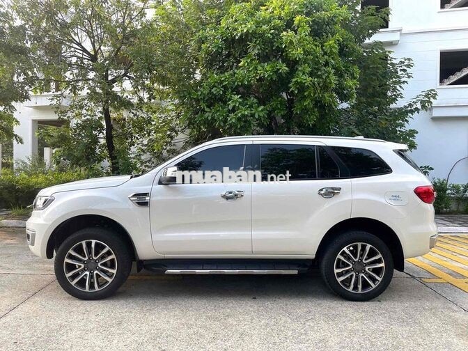 Ford Everest Titanium 2.0L 4x2 AT sản xuất 2022
