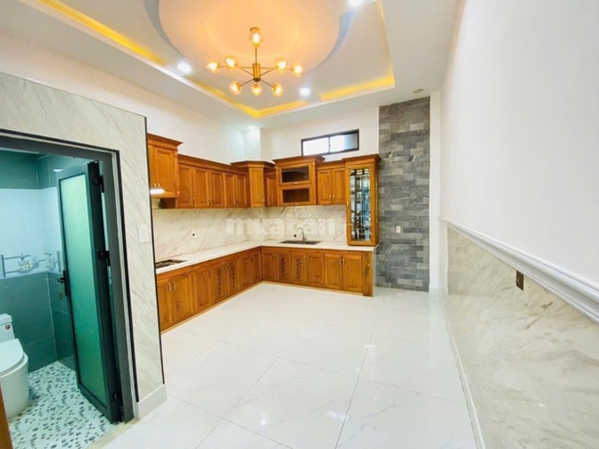 Chính chủ bán nhà 3 lầu 6 phòng ngủ,ngay chung cư thạnh lộc sh riêng