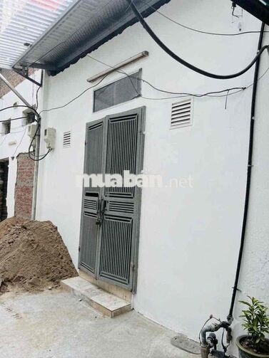 cho thuê nhà phố Đại La 50m2 cấp 4 giá 6 triệu/1th 20m ra mặt phố