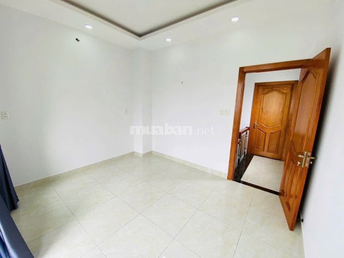 Chính chủ bán nhà 3 lầu 6 phòng ngủ,ngay chung cư thạnh lộc sh riêng