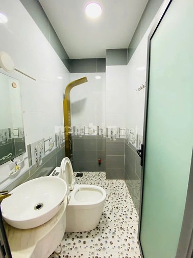 Chính chủ bán nhà 3 lầu 6 phòng ngủ,ngay chung cư thạnh lộc sh riêng