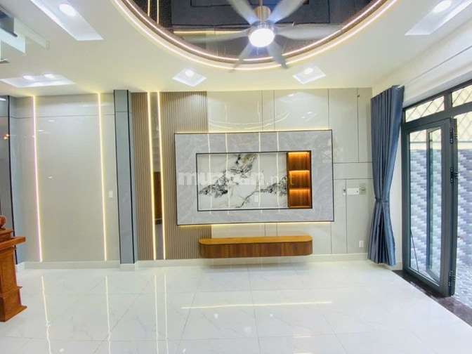 Chính chủ bán nhà 3 lầu 6 phòng ngủ,ngay chung cư thạnh lộc sh riêng
