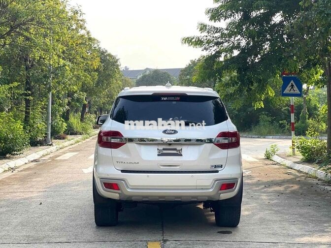 Ford Everest Titanium 2.0L 4x2 AT sản xuất 2022