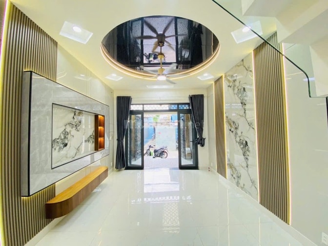 Chính chủ bán nhà 3 lầu 6 phòng ngủ,ngay chung cư thạnh lộc sh riêng