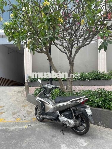 Honda Air Blade 110 màu Xám bạc