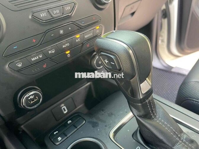 Ford Everest Titanium 2.0L 4x2 AT sản xuất 2022