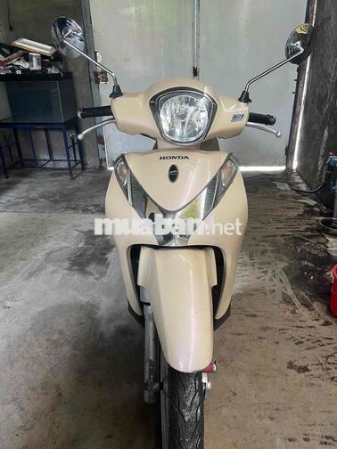 Honda SH Mode màu vàng kem