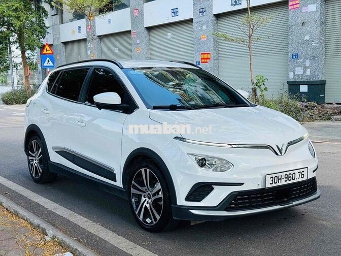 VinFast VFe34 thuê pin tiên phong sản xuất 2022