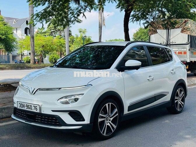 VinFast VFe34 thuê pin tiên phong sản xuất 2022