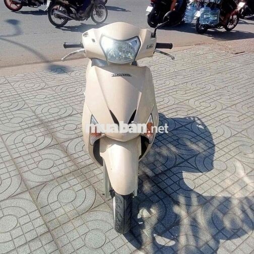 Honda Lead màu Vàng kem