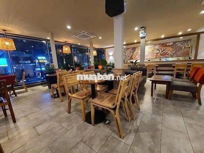 Showorr - Quán cafe 136 Nguyễn Thái Học, Q1. Dt: 8x20m, Kc: trệt 1 lầu