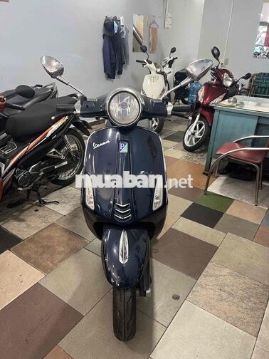 Piaggio Vespa xanh dương đen