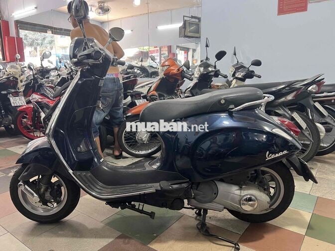 Piaggio Vespa xanh dương đen