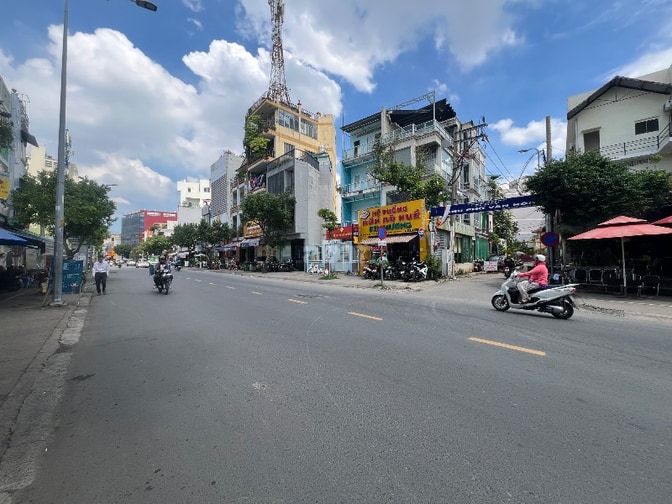 Bán nhà 4 lầu góc 2 Mặt tiền 82 Hoàng Hoa Thám, P7, Q.Bình Thạnh, giá: