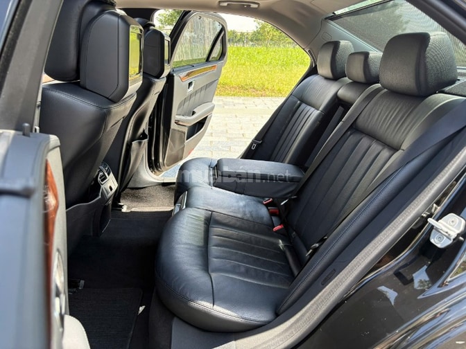Bán xe MERCEDES BENZ E300, xe mới zin nguyên bản 99%