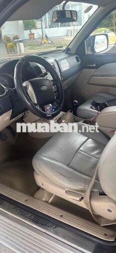 Ford Everest 7 chỗ Dầu Số sàn màu đen