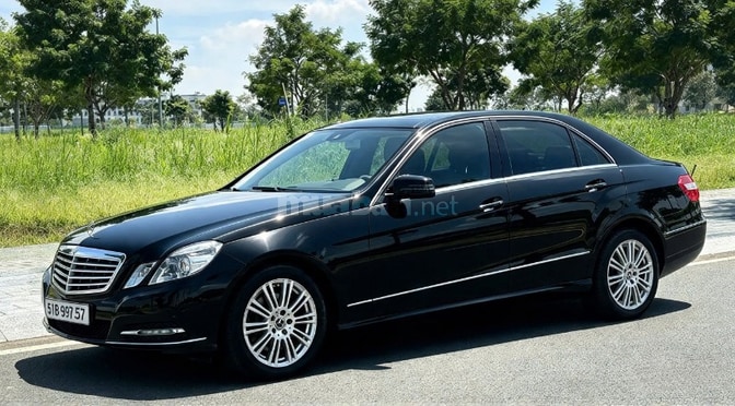 Bán xe MERCEDES BENZ E300, xe mới zin nguyên bản 99%