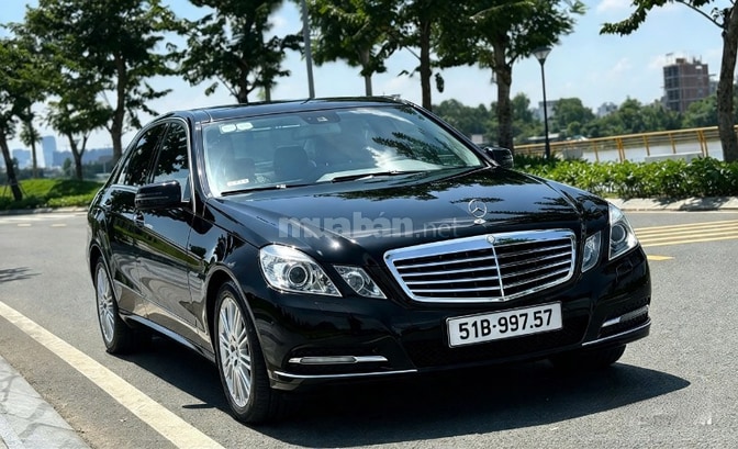 Bán xe MERCEDES BENZ E300, xe mới zin nguyên bản 99%