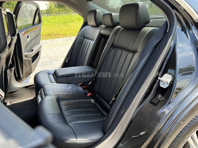 Bán xe MERCEDES BENZ E300, xe mới zin nguyên bản 99%