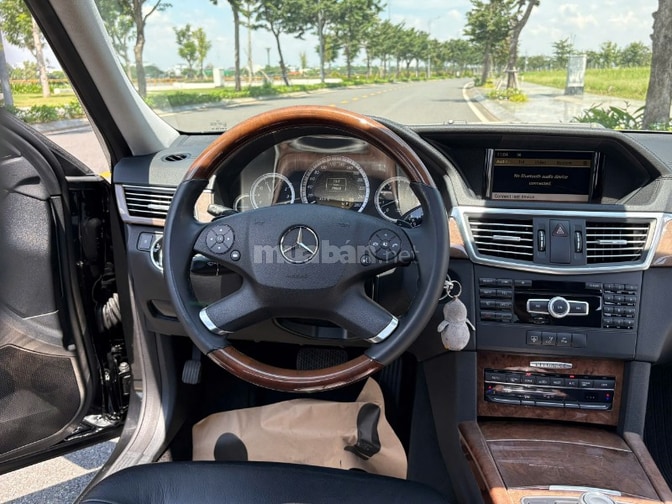 Bán xe MERCEDES BENZ E300, xe mới zin nguyên bản 99%