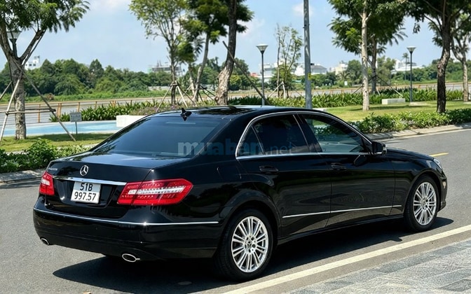 Bán xe MERCEDES BENZ E300, xe mới zin nguyên bản 99%