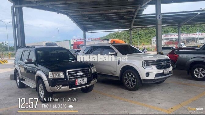 Ford Everest 7 chỗ Dầu Số sàn màu đen