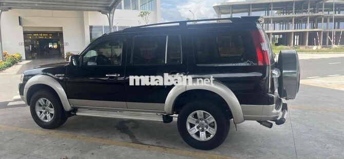 Ford Everest 7 chỗ Dầu Số sàn màu đen