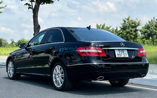Bán xe MERCEDES BENZ E300, xe mới zin nguyên bản 99%
