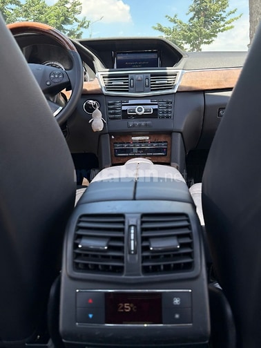 Bán xe MERCEDES BENZ E300, xe mới zin nguyên bản 99%