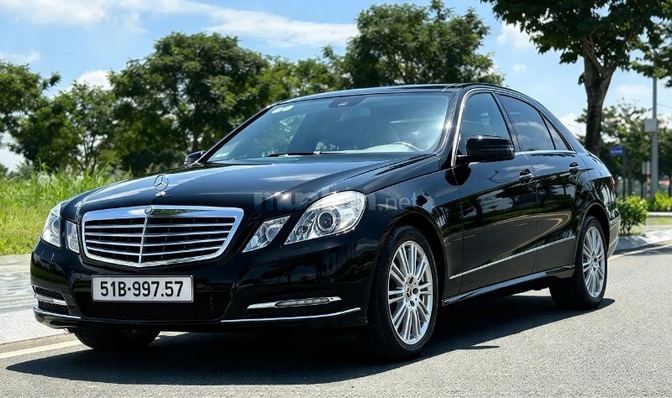 Bán xe MERCEDES BENZ E300, xe mới zin nguyên bản 99%