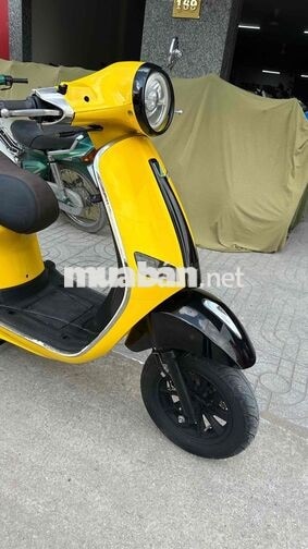 Piaggio Vespa 50cc 2022 Vàng đen ( hỗ trợ góp )