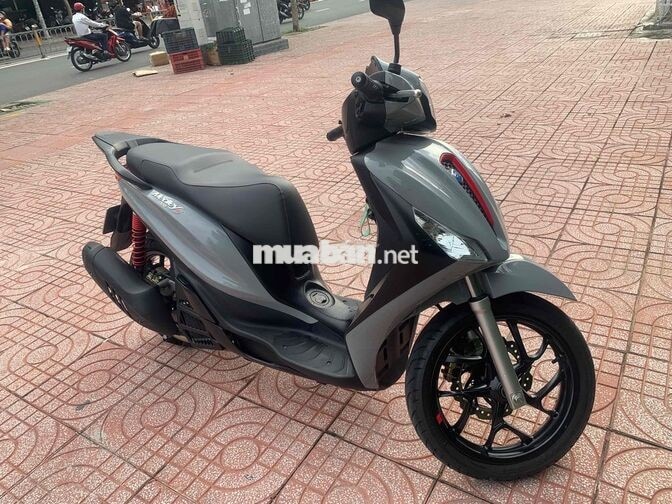 Piaggio Medley S màu xám
